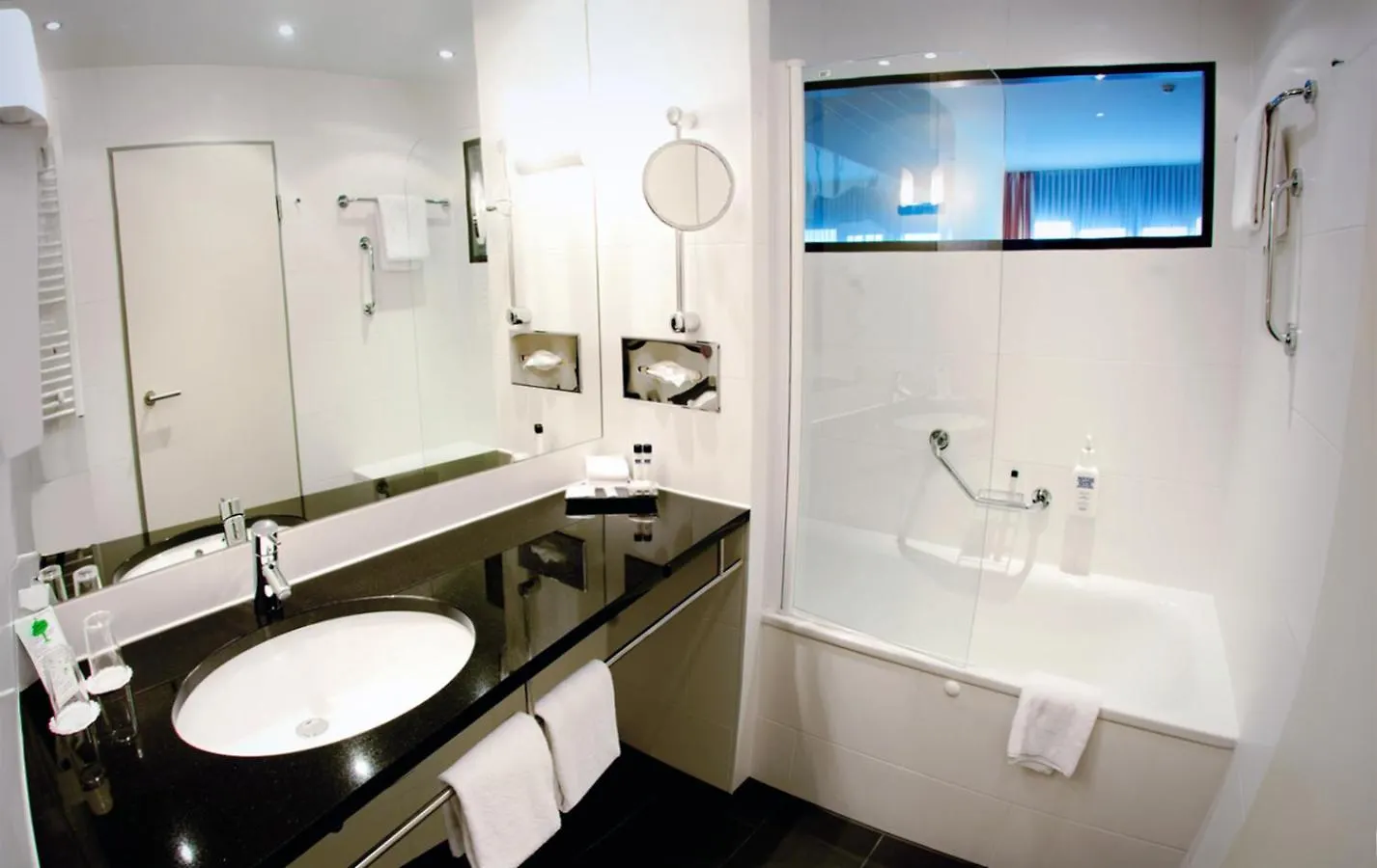 Novina Hotel Herzogenaurach Herzo-Base 4*,  Germania